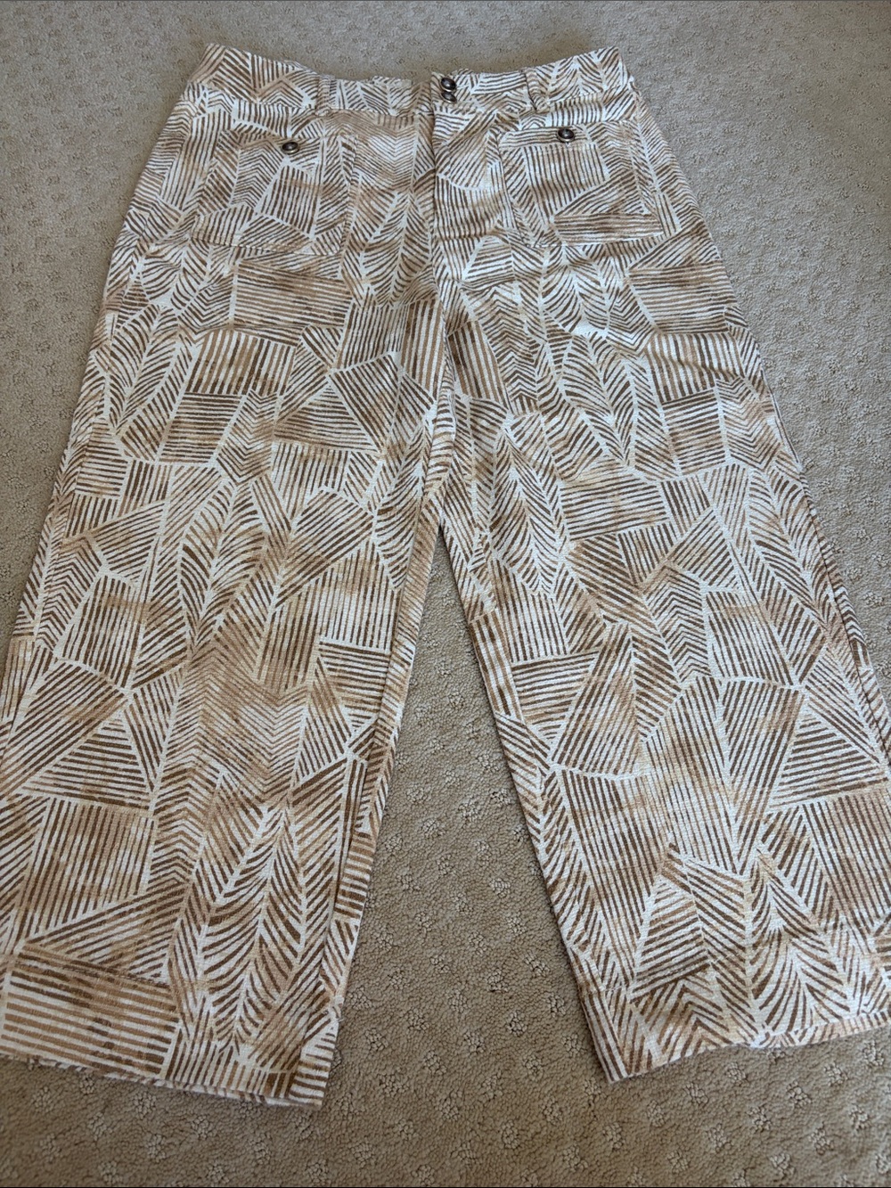 Chico's White and Tan Cropped Geometric Print Pants